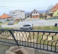 5.izb RD Čereňany pozemok 1028m - Pohľad z balkóna rodinného domu na Višňovej ulici v Čereňanoch.