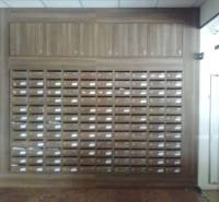 Kancelárie, Drieňová ul., Ružinov 25 m2 - Skrinky na listy v kanceláriách s nápisom 