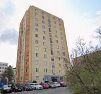 1-izb. byt na ul. Račianska, Nové Mesto s lodžiou - Desaťposchodová bytovka na Račianskej ulici v Bratislave - Nové Mesto.