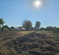 Predáme stavebný pozemok v obci Kajal - 3004m2 - vhodné na 5RD - Stavebný pozemok na ulici Jazerná vhodný na bývanie s výhľadom na okolitú zástavbu.