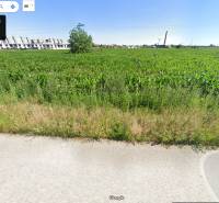 Predám investičný pozemok v Šali -  vhodné na IBV - Na ulici Fraňa Kráľa, stavba domov vedľa zeleného poľa v nitrianskom kraji.