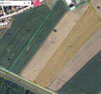 Predám investičný pozemok v Šali -  vhodné na IBV - Letecký pohľad na pole pri výstavbe domov na ulici Fraňa Kráľa.