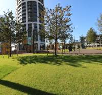 NUERA︱SKY PARK Moderný 2-izbový byt na 6. poschodí, veža 3 - Park s detským ihriskom a vežiakom na Továrenskej ulici v Bratislave - Staré Mesto.