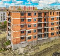 NA PREDAJ 3 IZBOVÉ BYTY DUNAJSKÁ STREDA - Bytová výstavba na ulici Júliusa Lőrincza pri výstavbe, 2-izbový byt v rozostavanom bytovom dome.