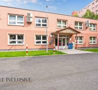 NA PRENÁJOM KANCELÁRSKE PRIESTORY V CENTRE MESTA DU.S. - Jednoposchodová budova kancelárií na ulici Jilemnického v Dunajskej Strede s parkovacími miestami.