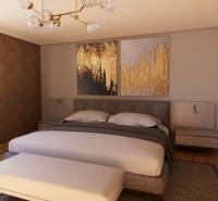 NA PREDAJ DVOJDOM (2× 3-IZBOVÉ DOMY), ZEMIANSKÁ OLČA - Spálňa v rodinnom dome s podlahou s dreveným dekorom, zlatými obrazmi a závesom.