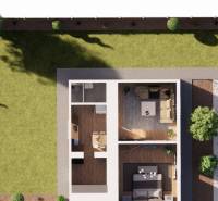 NA PREDAJ DVOJDOM (2× 3-IZBOVÉ DOMY), ZEMIANSKÁ OLČA - Pôdorys rodinného domu v Zemianskej Olči, trávnik, stromy, izby a podlaha s dreveným dekorom.