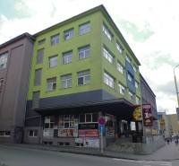 MASARYKOVA: Nebytové priestory 36 m2 - 3.posch., VÝŤAH, parkovanie - Budova na Masarykovej ulici v Prešove obsahuje kancelárie a pizzeriu.