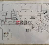 Kancelársky priestor 205 m2 v centre BA za rozumnú cenu - Plán kancelárie s pracovnými miestami, zasadacími miestnosťami a schodiskom.