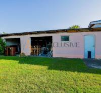 NA PREDAJ 7 IZBOVÝ RODINNÝ DOM, DUNAJSKÁ STREDA - Rodinný dom s prístavbou na Malotejedskej ulici v Dunajskej Strede so zeleňou.