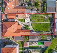 ZĽAVA - 3 IZBOVÝ RODINNÝ DOM, BLÍZKO CENTRA DUN.STREDY - Letecký pohľad na pozemok okolo rodinného domu na Zelenej ulici v Dunajskej Strede.