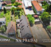 NA PREDAJ RODINNÉ DOMY S GARÁŽOU, DUNAJSKÁ STREDA - Rodinný dom na Gyulu Szabóa v Dunajskej Strede s dvoma bytovými jednotkami na predaj.