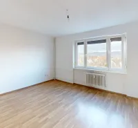 Exkluzívne predáme pekný 3-izbový byt vo Vajnoroch - obyvačka.jpg