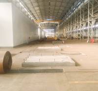 NA PRENÁJOM VÝROBNA A SKLADOVÁ HALA 6544 m², DOBŠINÁ - Výrobné priestory s vysokým stropom a kovovou konštrukciou, Dobšiná.