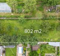 Na predaj stavebný pozemok na RD v Bernolákove 802m2 - Letecký pohľad na pozemok 802 m² v Bernolákove na Okružnej.