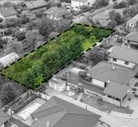 Na predaj stavebný pozemok na RD v Bernolákove 802m2 - Pozemok na bývanie medzi rodinnými domami na Okružnej ulici v Bernolákove.