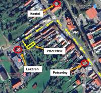Nálepkovo – 99 m2 STAVEBNÝ pozemok v obci - Letecká mapa časti obce Nálepkovo zobrazuje kostol, lekáreň a potraviny v okolí záhrad.
