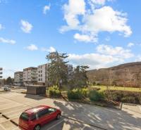 PROJEKT POD VINICOU | 4-IZB. BYT, UZAVRETÝ AREÁL, HOLOBYT, NOVOSTAVBA - Parkovisko a rezidenčné budovy na Skalickej ceste v Bratislave - Novom Meste.