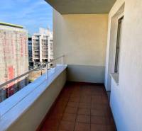 I Predaj Investičného 1-izbového bytu s veľkorysou loggiou  - Balkón 1-izbového bytu na Krížnej ulici v Bratislava - Staré Mesto.