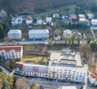 Exkluzívny investičný  pozemok Trenčianske Teplice, 1244m2 - Záber na budovy a pozemky - komerčné na Hurbanovej ulici v Trenčianskych Tepliciach.