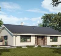 Predám novostavbu rodinného domu s garážou v Nových Zámkoch - Rodinný dom s terasou v Nových Zámkoch, ulica obkolesený stromami, zelené auto.