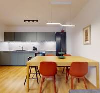 Na predaj moderný 3i byt v novostavbe Ovocné sady s parkovaním, BA - Kuchyňa s jedálenským stolom a podlahou s dreveným dekorom v 3-izbovom byte.