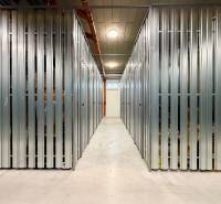 Na predaj moderný 3i byt v novostavbe Ovocné sady s parkovaním, BA - Úložné priestory s kovovými stenami v 3-izbovom byte.