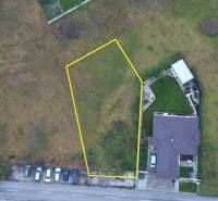 Stavebný pozemok 946m2 pre Rodinný dom | Mierovo - Pozemok pre bývanie v Mierove na Mierovej ulici vedľa rodinného domu.