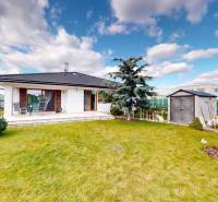 4-izbový dom 132m2 + pozemok 484m2 | Bernolákovo - Rodinný dom v Bernolákove na Jabloňovej ulici, s terasou a udržiavanou záhradou.