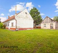 NA PREDAJ 2 ROD. DOMY NA 12-ÁROVOM POZEMKU, MALÁ MAČA - Rodinný dom na Malej Mači v Galante s priestrannou záhradou obklopenou prírodou.