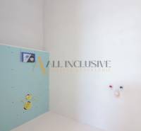 NA PREDAJ 4 IZBOVÝ RODINNÝ DOM-NOVOSTAVBA, KRÁĽOV BROD - Príprava pre inštaláciu zariadení v kúpeľni, rozvody pre rodinný dom.