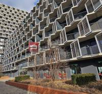 Na prenájom 2 izb. byt s parkovaním a veľkou terasou Guthaus - Budova s moderným architektonickým dizajnom na Račianskej ulici v Bratislave III, ideálna pre 2-izbový byt.