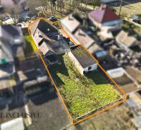 Na predaj 3-izb.rod.dom s dvojgarážou,Vojka nad Dunajom - Rodinný dom vo Vojke nad Dunajom s rozsiahlym pozemkom a prístupovou cestou.