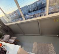 3 izbový byt s balkónom Topoľčany  - V topoľčianskom 3-izbovom byte na P.O. Hviezdoslava je zasklená lodžia s výhľadom.