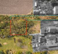 INVESTIČNÁ PRÍLEŽITOSŤ - STAVEBNÝ POZEMOK S MOŽNOSŤOU ROZŠÍRENIA - Letecký pohľad na pozemky na bývanie v lokalite Malá Paka, Veľká Paka s okolitou zeleňou.