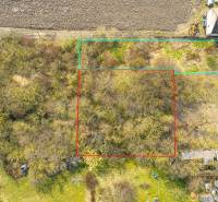 INVESTIČNÁ PRÍLEŽITOSŤ - STAVEBNÝ POZEMOK S MOŽNOSŤOU ROZŠÍRENIA - Letecký pohľad na pozemky na bývanie v Malých Pakách, Veľká Paka.