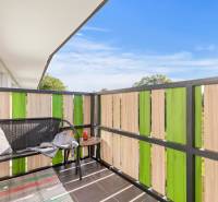 | Krásny a moderný 2-izbový byt | 51,50m² | - Balkón 2-izbového bytu na Kunovskej ulici v Bratislave - Záhorskej Bystrici.