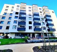 Posledný investičný krásny 2-izbový byt | 55 m² | RÍNOK RAČA - 5-poschodový bytový dom na Františka Kubu v Bratislave - Rači s balkónmi a zeleňou.