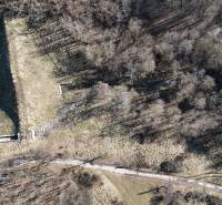 Predaj , slnečné pozemky nad Krupinou , Tepličky - Letecký pohľad na lúky a lesy v okolí Krupiny vhodné pre pozemky - bývanie.