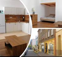 Predaj - štýlový 2i byt  v srdci Starého Mesta - Marianska, BA - 2-izbový byt s podlahou s dreveným dekorom a kuchyňou na Mariánskej ulici.