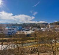 KRÁSNY NOVOZREKONŠTRUOVANÝ 3IB, SNP,POVAŽSKÁ BYSTRICA - Výhľad na priemyselnú oblasť a rieku v Považskej Bystrici zo SNP 77.