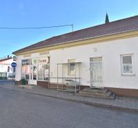 LIMBACH, 176 m2 –  kompletne zrekonštruovaný 5-i rodinný dom - Potraviny Terno na ulici Limbach, vedľa rodinného domu s obchodom a parkovaním.