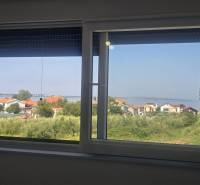 VRSI/ZUKVE - vila s bazénom - Výhľad z Vily na Zukve v Vrsi ponúka pohľad na strechy a pobrežie.