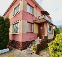 RD v jednej z najžiadanejších lokalít Michaloviec – pod Hrádkom - Rodinný dom na Kalinčiakovej ulici v Michalovciach so schodiskom a záhradou.