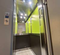 Predaj 3 izb. bytu s balkónom v NZ - Otvorený výťah s osvetlením vo vnútornom priestore v 3-izbovom byte.