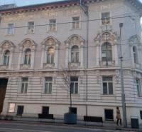 Na prenájom obchodný priestor 148m2, Štúrova, Štúrova, Staré Mesto - Historická budova na Štúrovej ulici, Bratislava - Historické jadro, obchodné priestory.