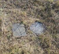 Na predaj krásny slnečný pozemok Nové Zámky ! - Pozemky - bývanie v Nových Zámkoch s poklopmi na trávnatej ploche.