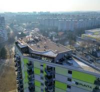 2 byty v 1 už s nájomníkmi | okamžitý príjem 1600 €/mes | 4.87% - Výhľad na bytový komplex na Čiližskej ulici v Bratislave-Vrakuni.