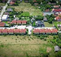 Stavebný pozemok pre developerov | 4205 m² | Miloslavov - Letecký pohľad na developerské pozemky na Slnečnej ulici v Miloslavove.