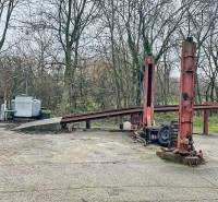 4-izbový podkrovný byt s nebytovým priestorom v obci Pavlice - Na ulici Pavlice v meste Pavlice sa nachádza opustená autodielňa s výťahom.